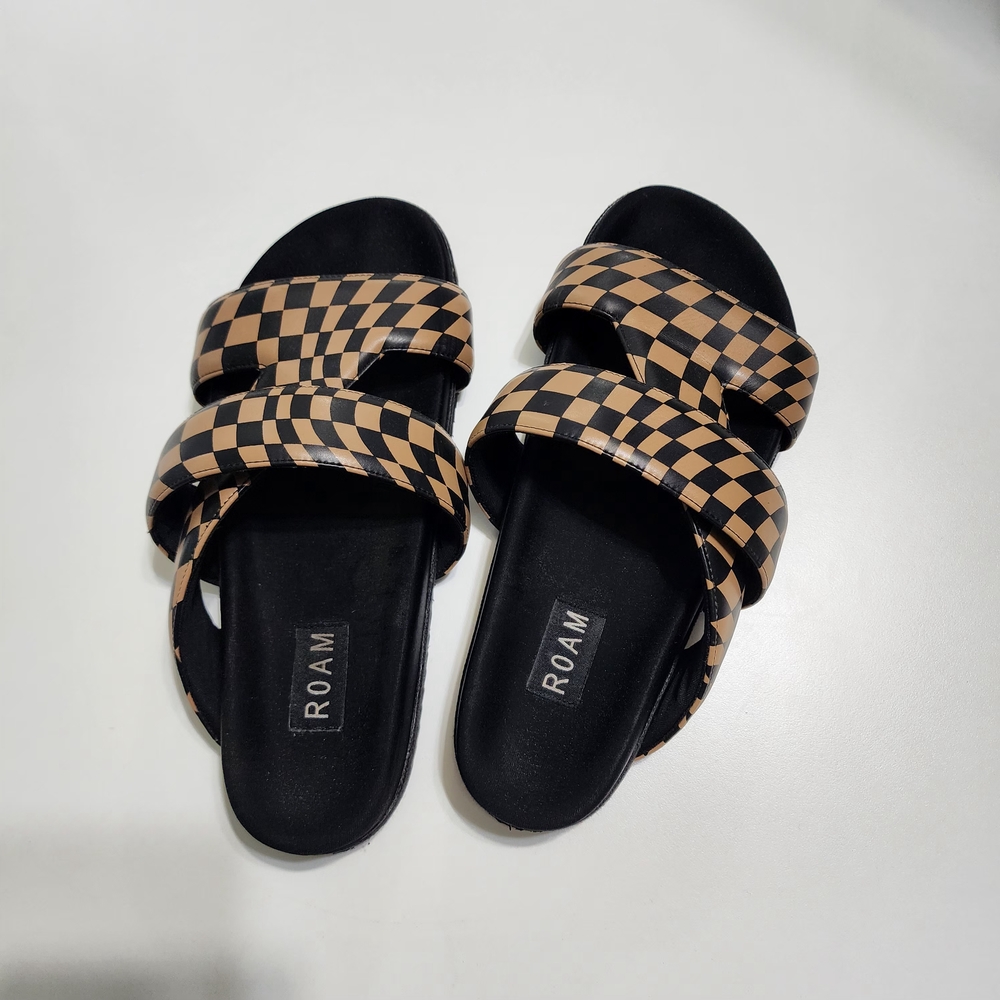 ROAM Women's Black and Tan Checkered Sandals